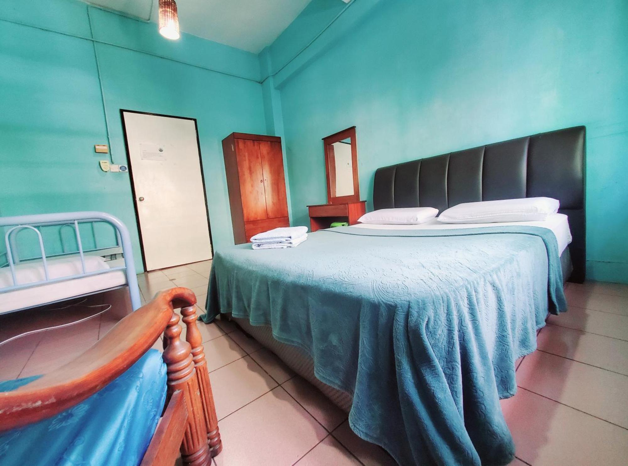 The Jesselton Cabin Sdn Bhd Кота-Кинабалу Экстерьер фото